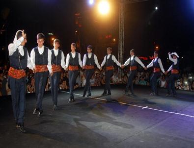 Onbir Ayrı Yöre Cumhuriyet Meydanı’nda