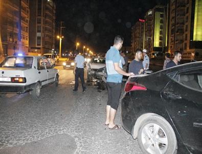 Diyarbakır’da İki Ayrı Trafik Kazasında 1'i Ağır 4 Kişi Yaralandı