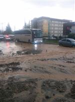 KAŞÜSTÜ - Trabzon’da Sağanak Yağış