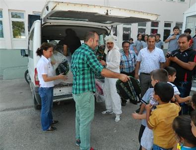 Annesine Verdiği Sözü Tutmak İçin 2 Bin Adet Okul Çantası Dağıttı