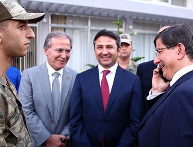 Davutoğlu'ndan asker ailesine sürpriz telefon