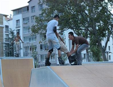 Mülteci Çocuklardan Paten Şov