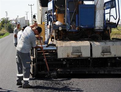 Serik Köy Yollarında Sıcak Asfalt Çalışması