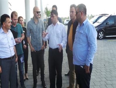 Soner Sarıkabadayı'dan Sokak Hayvanlarına Destek