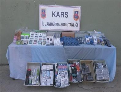 Kars’ta 50 Bin Lira Değerinde Kaçak Cep Telefonu Aksesuarı Ele Geçirildi
