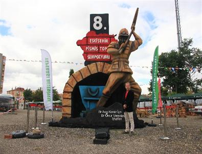 Pişmiş Toprak Sempozyumu’na Madenci Heykeli Damga Vurdu