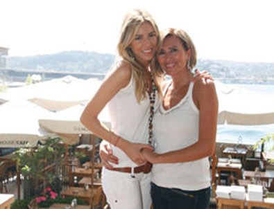 Sinem Kobal'ın annesi takipte!