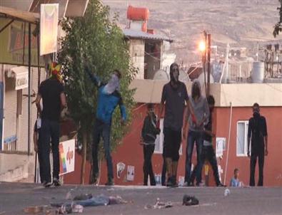 Taziye Evine Yürümek İsteyen Grup Polisle Çatıştı