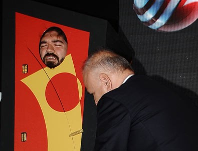 Ahmet Çakar Rasim Ozan Kütahyalı'yı ikiye böldü