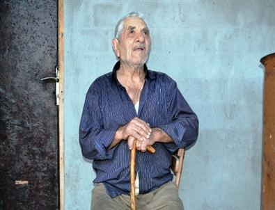 Görme Engelli Yaşlı Adam Dağ Başında Sefaletle Boğuşuyor