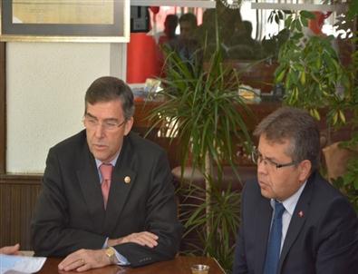 Milletvekili Badak Elmalı Belediyesi'ni Ziyaret Etti