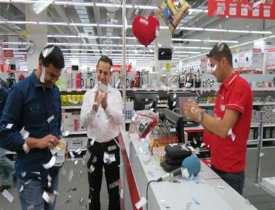 Malatya’da İlk İphone 6’lar Gece Yarısında Tükendi