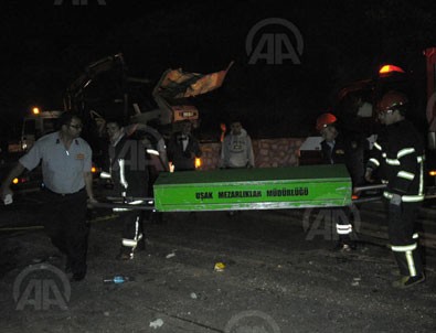 Uşak'ta trafik kazası: 2 ölü, 7 yaralı