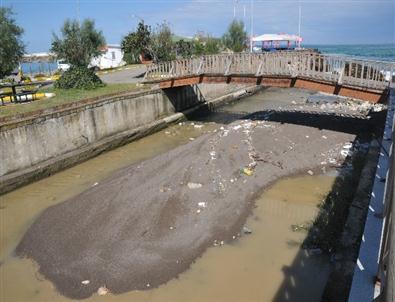 Çivi Deresi Dere Yatağı Kumla Kaplandı