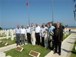 HAKKARİ VALİSİ - Kıbrıs Gazilerinden Şehit Arkadaşlarına Ziyaret