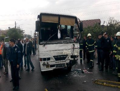 Kocaeli'de Servis Otobüsü İle Panelvan Çarpıştı Açıklaması