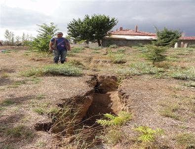 Deprem Korkusuna Neden Olan Toprak Yarıklarının Nedeni Belli Oldu