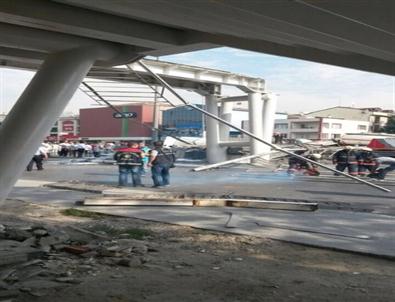 Avcılar'da Üstgeçit Çöktü