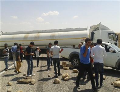 Tanker Şoförleri Silopi-cizre Yolunu Kapattı