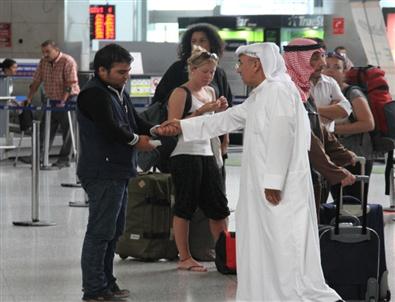 (özel Haber) Yabancı Uyruklu Dilenciler Havalimanını Mesken Tuttu