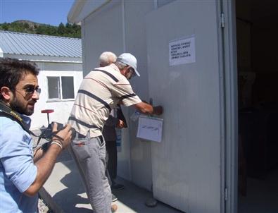 Danıştay’ın 'Yürütmeyi Durdurma” Kararını Hes Şirketinin Şantiye Binasına Astılar