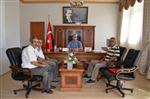 ZEKI ÖZKAN - Dernek Yöneticilerinden Kaymakama Teşekkür Plaketi