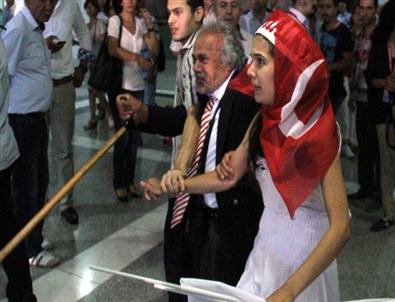 Chp Kurultayında Engelli Vatandaşlar, Basın Mensubuna Saldırdı