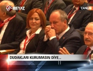 Dudakları kurumasın diye…