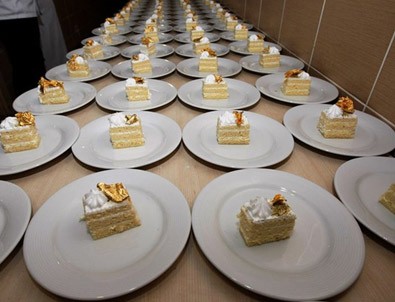 Ankaralı işadamından altınlı pasta