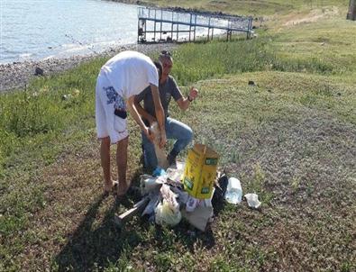 Çevreye Bırakılan Çöpler Çıldır Gölünü Kirletiyor