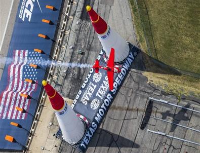 Gökyüzündeki Kıyasıya Mücadeleyi 40 Bin Kişi İzledi