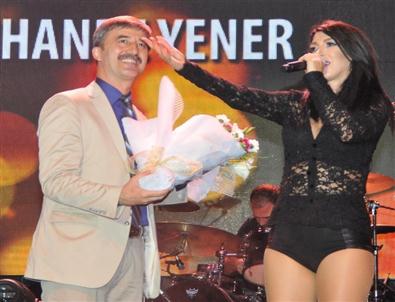 Turgutlu'da Hande Yener Rüzgarı