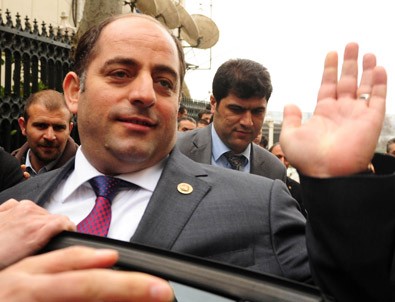 Zekeriya öz lojmanı boşalttı