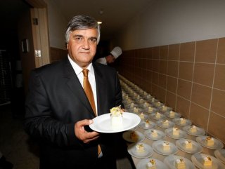 Ankaralı işadamından altınlı pasta