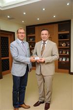 FUTBOL SPORU - Gençlik Hizmetleri Spor İl Müdürlüğü’nden, Rektör  Kurtcephe’ye Passolig Kart