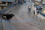 EMNIYET ŞERIDI - Kelkit’te Aşırı Yağış Yolu Çökertti