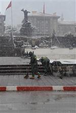 Afyonkarahisar’da Yılın İlk Karı, 2015’in İlk Gününde Yağdı