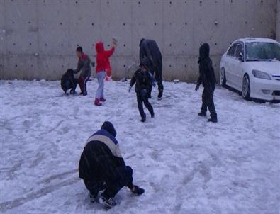 Hatay'a 3 Yıl Aradan Sonra Kar Yağdı