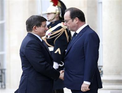 Başbakan Davutoğlu Paris Yürüyüşüne Katılıyor