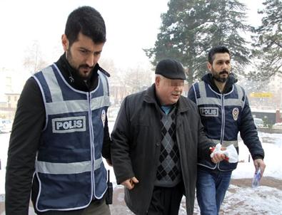 Emekli İmam Kaçak Sigara ve Cinsel Uyarıcı Hapla Yakalandı