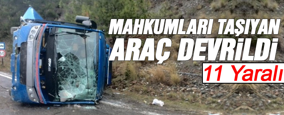 Mahkumları taşıyan araç devrildi: 11 yaralı
