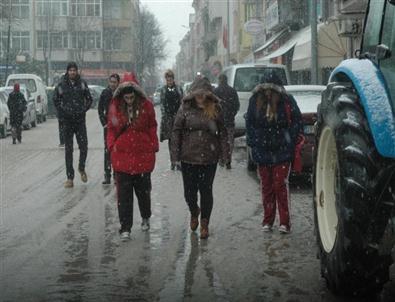Saray’da Kar Yağışı Etkisini Göstermeye Başladı