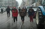 KAR LASTİĞİ - Saray’da Kar Yağışı Etkisini Göstermeye Başladı