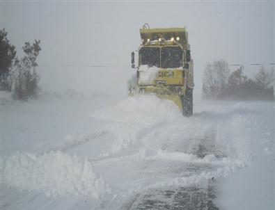Büyükşehir Ekiplerinden Karayollarına Yardım