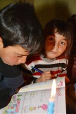 (özel Haber) Mum İşığında Ders Çalışıp Ödev Yapıyorlar