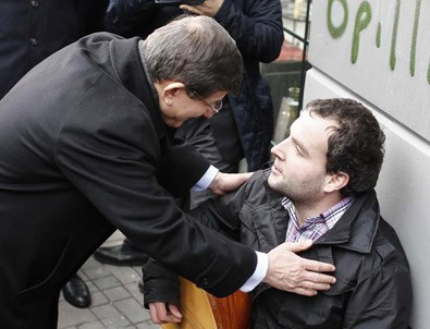 Ahmet Davutoğlu'dan örnek davranış