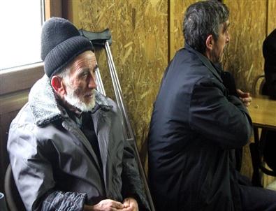 (özel Haber) 3 Üniversite Mezunu 4 Dil Biliyor Ama Barınma Evinde...