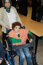 AKÜLÜ ARABA - (özel Haber) Engelli Çocuk, Ak Parti'li Vekilden Yardım İstedi