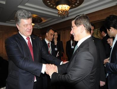 Davutoğlu, Ukrayna Cumhurbaşkanı Poroşenko İle Bir Araya Geldi