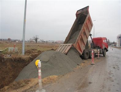Kırklareli Belediyesi’nin Kanalizasyon ve Yağmur Suyu Kanalı Döşeme Çalışmaları Devam Ediyor